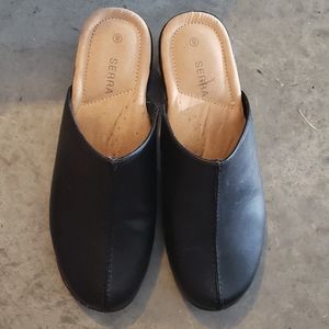 COPY - Womens Size 8 Serra Slip ons